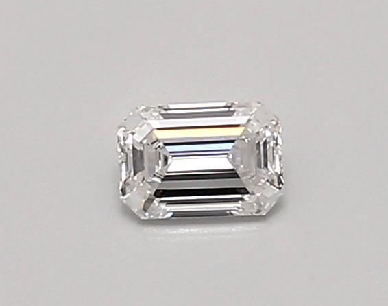 0.31 carat emerald lab-grown diamond
